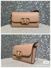 Picture of Valentino Handbags _SKUfw232842085fw